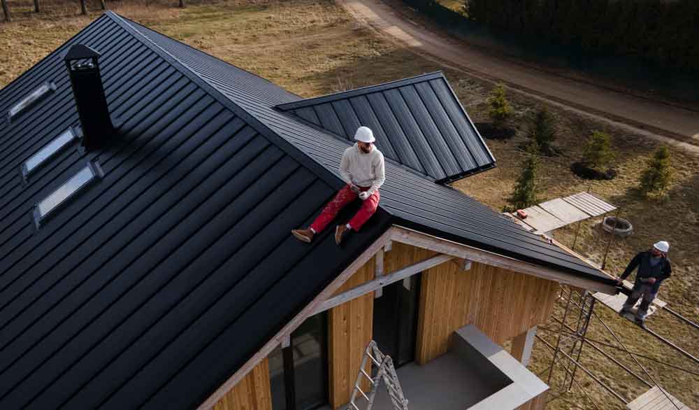closeup-roof-house-made-wooden-tiles22 Takmålning